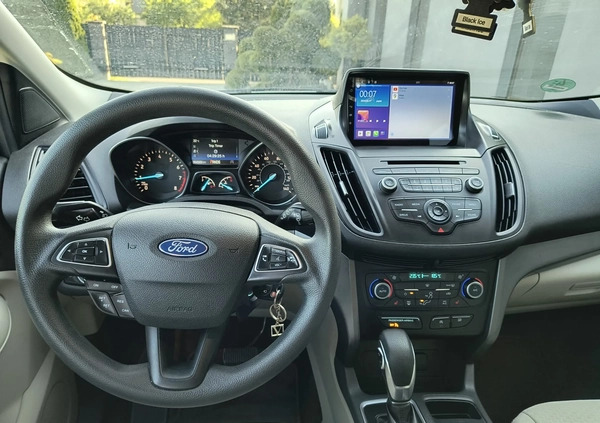 Ford Escape cena 63900 przebieg: 101000, rok produkcji 2018 z Barlinek małe 79